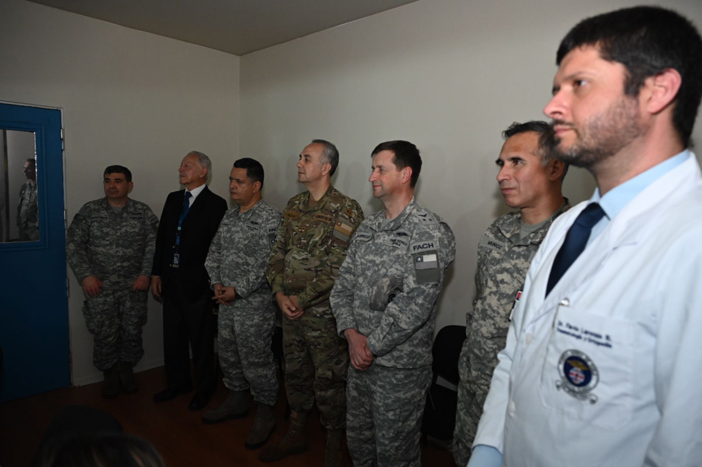 INAUGURAN MODERNO E INNOVADOR SIMULADOR DE AERONAVE EVACRIT C-130 EN HOSPITAL FACH